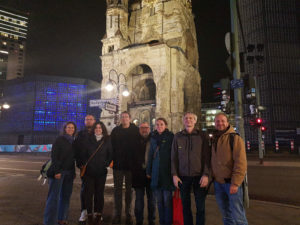 Gedächtnissoziolog*innen vor der Gedächtniskirche